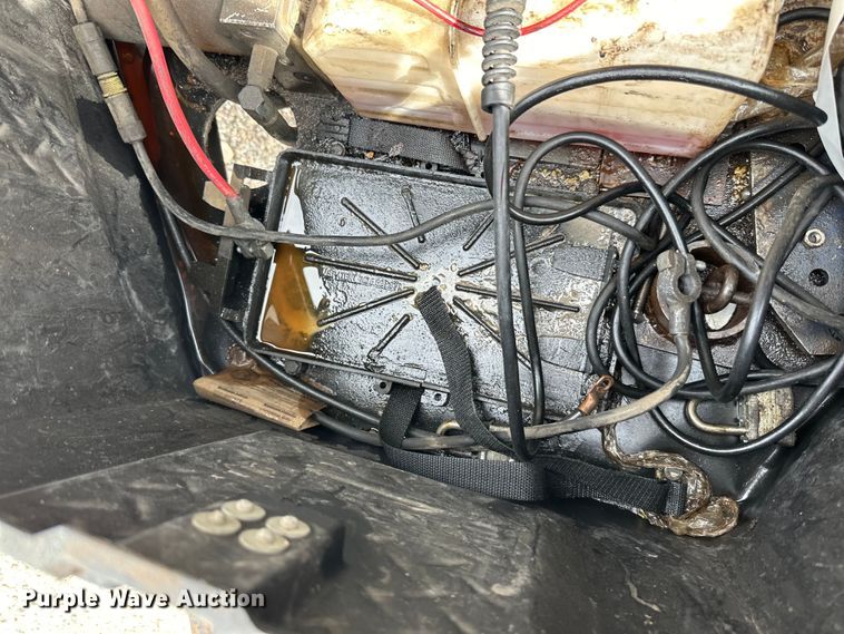 image for item LR9393 2016 Dell Rapids dump trailer