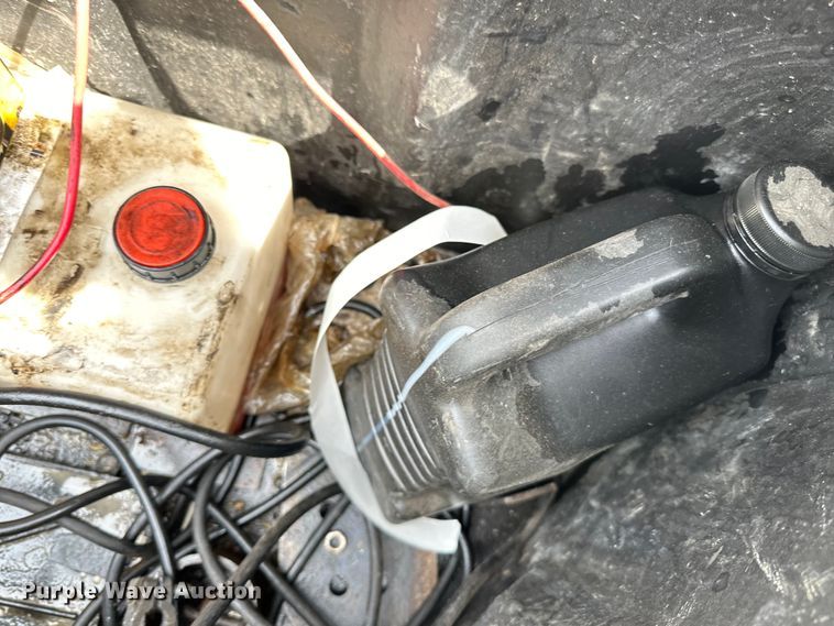 image for item LR9393 2016 Dell Rapids dump trailer