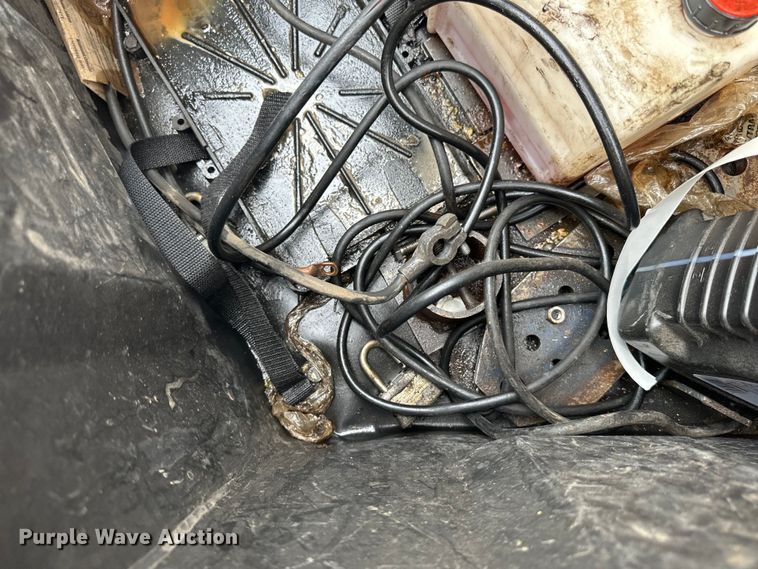 image for item LR9393 2016 Dell Rapids dump trailer