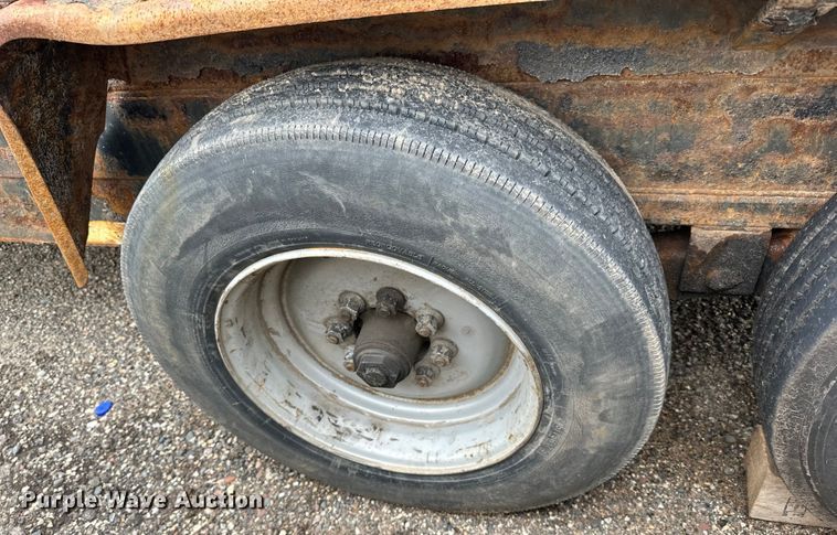 image for item LR9393 2016 Dell Rapids dump trailer