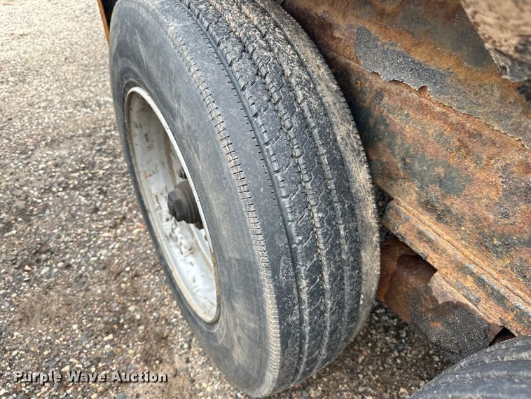 image for item LR9393 2016 Dell Rapids dump trailer