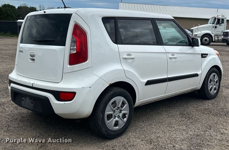 image for item LR9395 2013 Kia Soul SUV