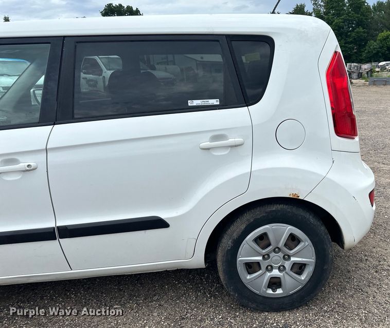 image for item LR9395 2013 Kia Soul SUV