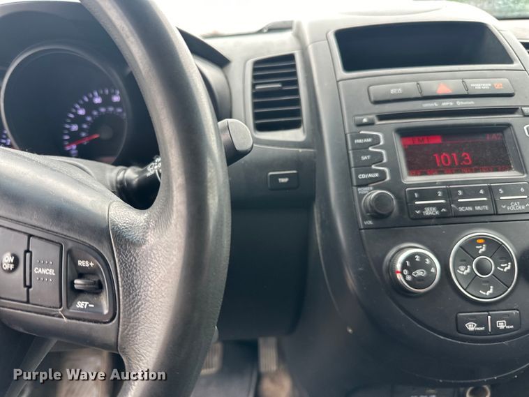 image for item LR9395 2013 Kia Soul SUV