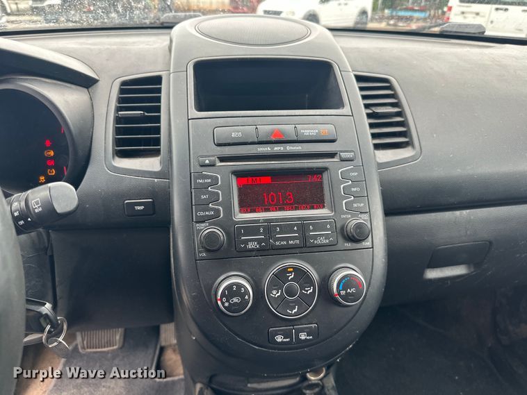 image for item LR9395 2013 Kia Soul SUV