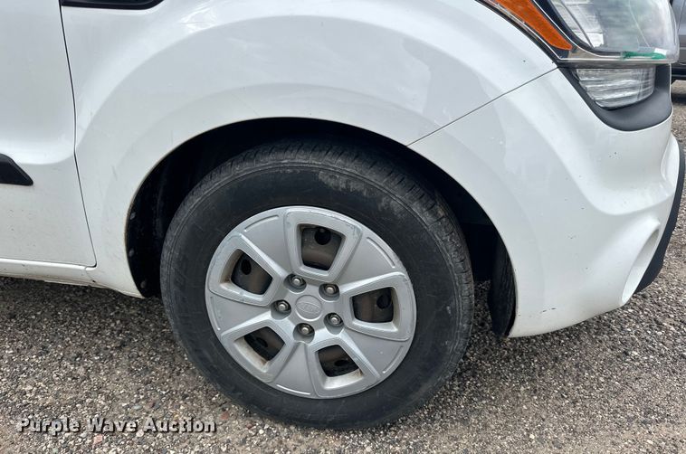 image for item LR9395 2013 Kia Soul SUV