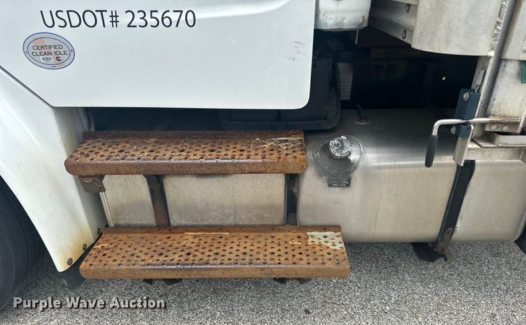 image for item LR9396 2018 Freightliner Business Class M2 side curtain box truck