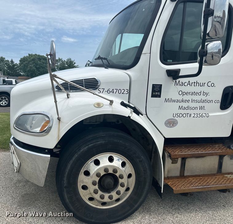 image for item LR9396 2018 Freightliner Business Class M2 side curtain box truck