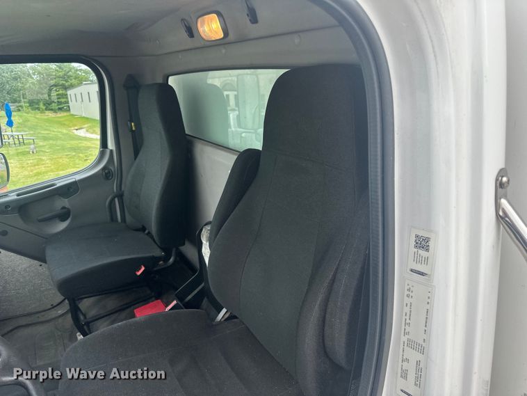 image for item LR9396 2018 Freightliner Business Class M2 side curtain box truck