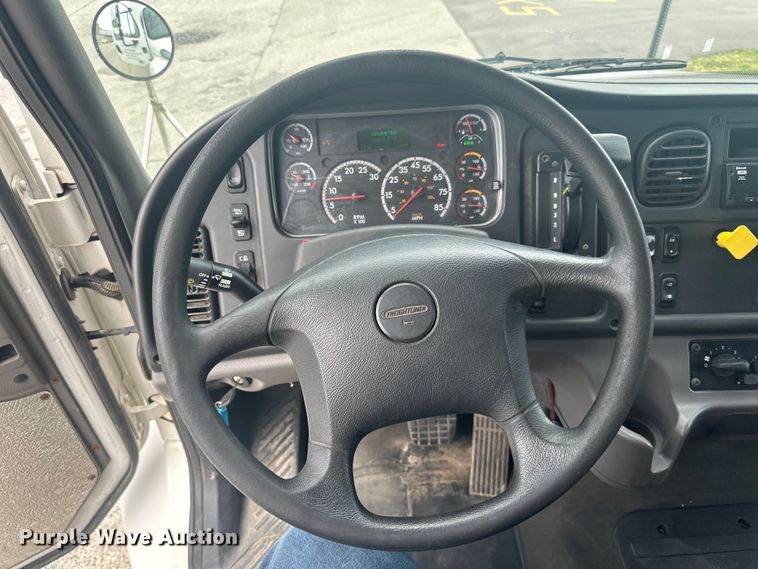 image for item LR9396 2018 Freightliner Business Class M2 side curtain box truck