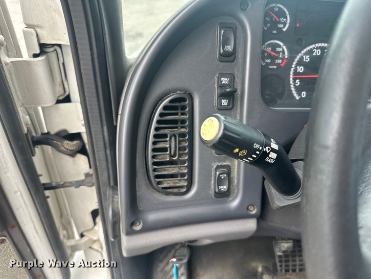 image for item LR9396 2018 Freightliner Business Class M2 side curtain box truck