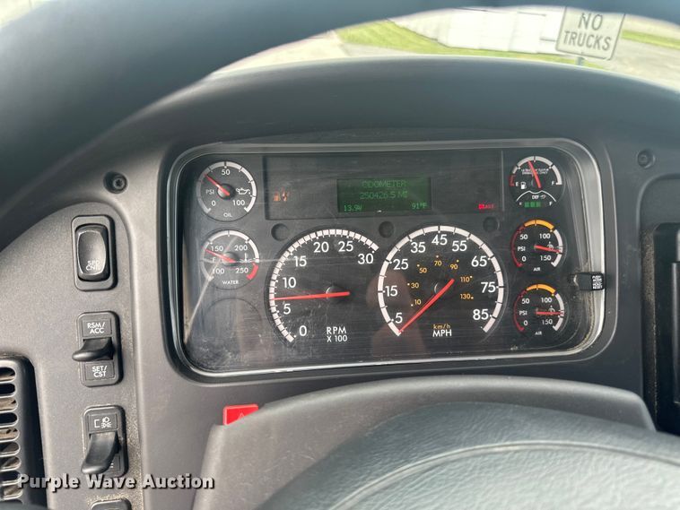 image for item LR9396 2018 Freightliner Business Class M2 side curtain box truck