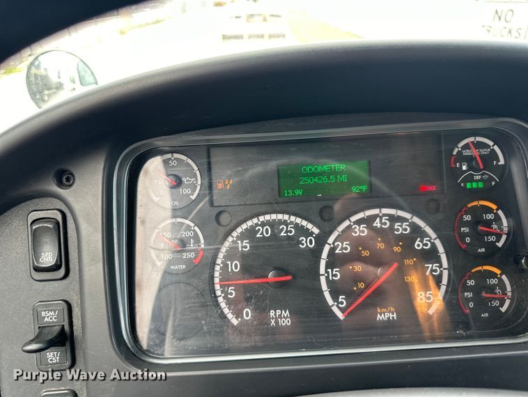 image for item LR9396 2018 Freightliner Business Class M2 side curtain box truck