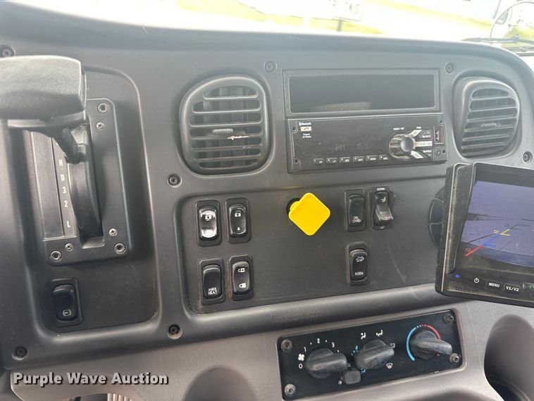 image for item LR9396 2018 Freightliner Business Class M2 side curtain box truck