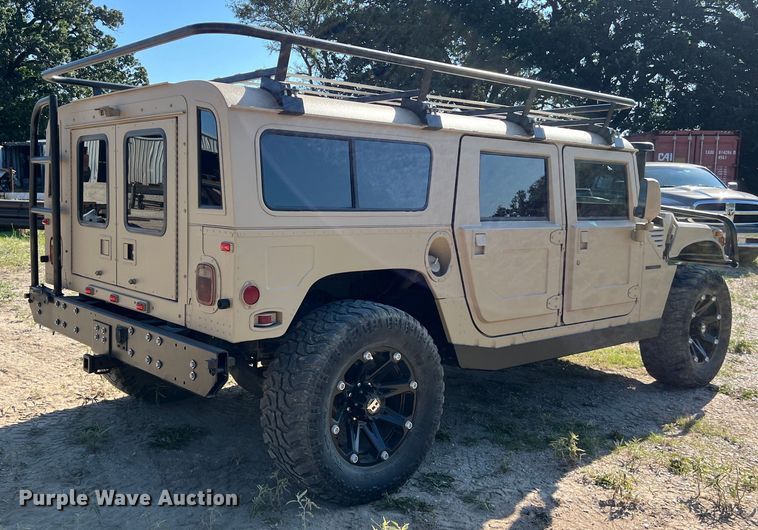 image for item LU9964 1995 AM General Humvee SUV