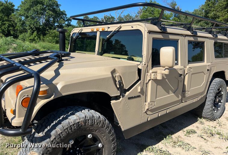 image for item LU9964 1995 AM General Humvee SUV