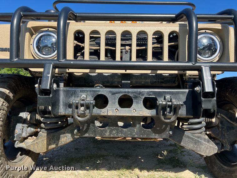 image for item LU9964 1995 AM General Humvee SUV