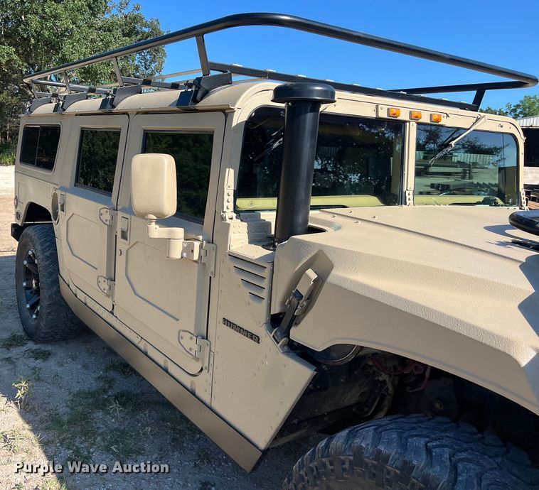 image for item LU9964 1995 AM General Humvee SUV