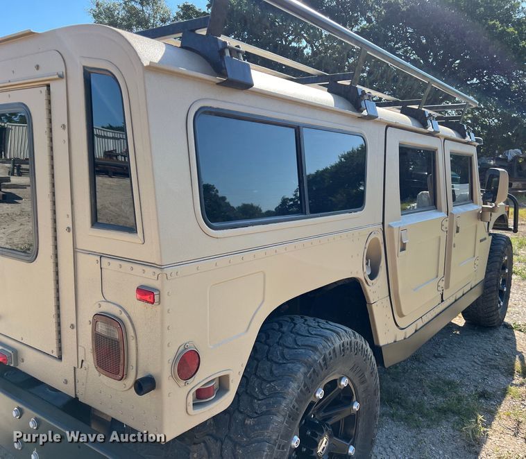 image for item LU9964 1995 AM General Humvee SUV