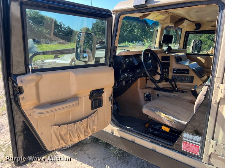 image for item LU9964 1995 AM General Humvee SUV