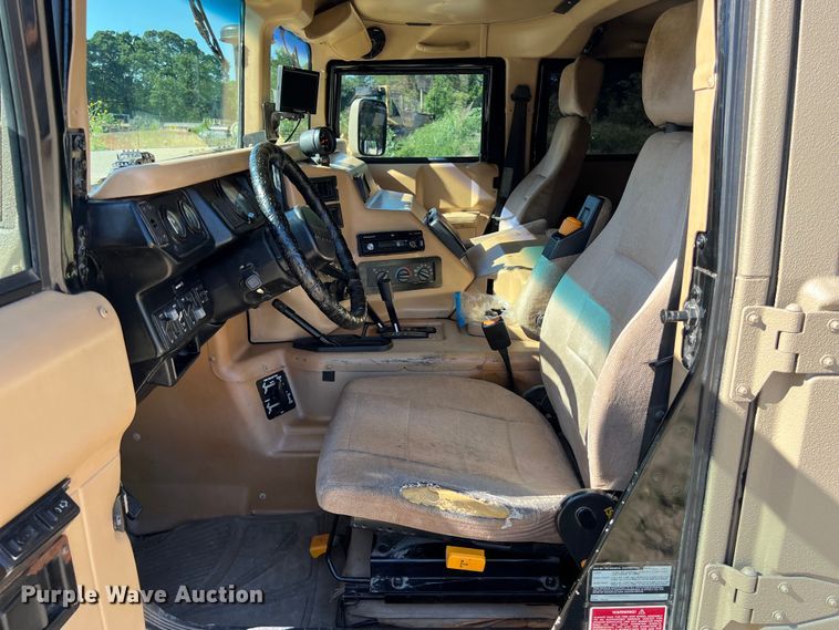 image for item LU9964 1995 AM General Humvee SUV