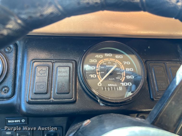 image for item LU9964 1995 AM General Humvee SUV