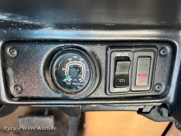 image for item LU9964 1995 AM General Humvee SUV