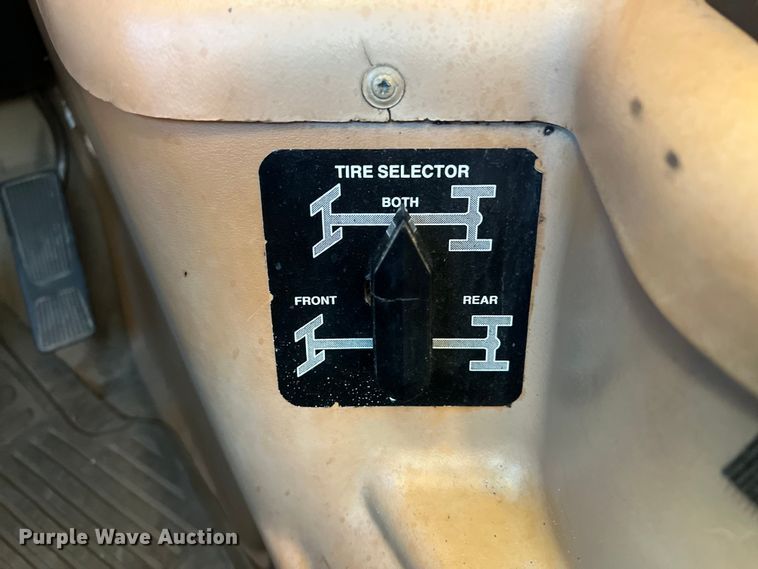 image for item LU9964 1995 AM General Humvee SUV