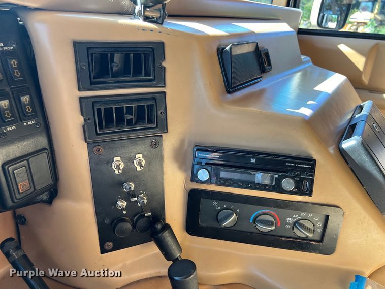 image for item LU9964 1995 AM General Humvee SUV