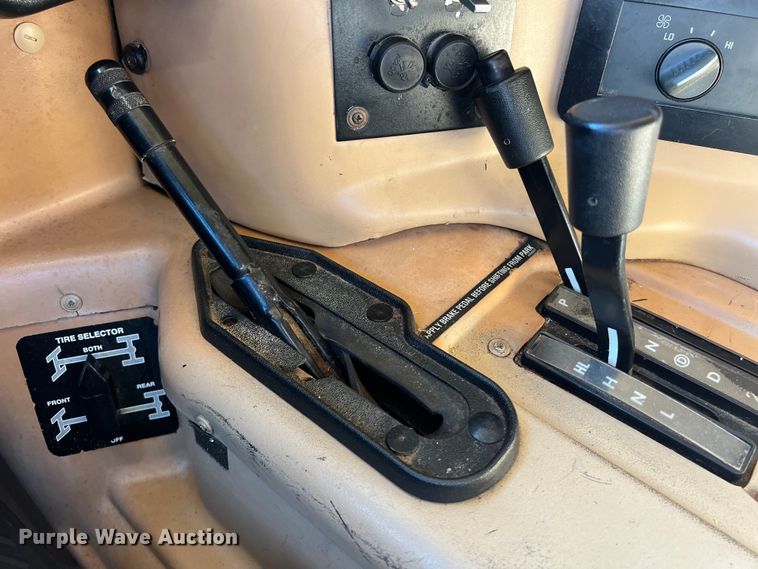 image for item LU9964 1995 AM General Humvee SUV