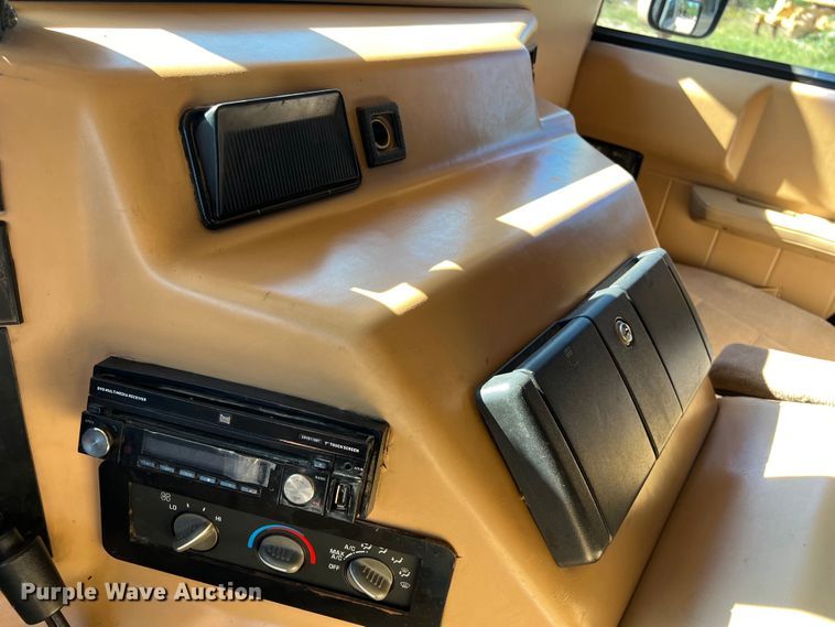 image for item LU9964 1995 AM General Humvee SUV