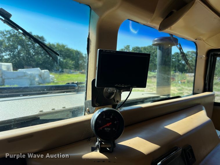 image for item LU9964 1995 AM General Humvee SUV