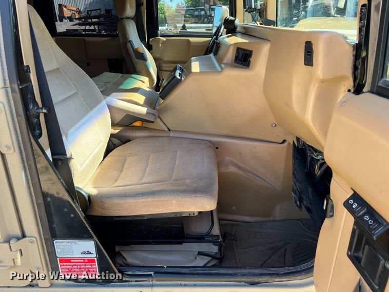 image for item LU9964 1995 AM General Humvee SUV