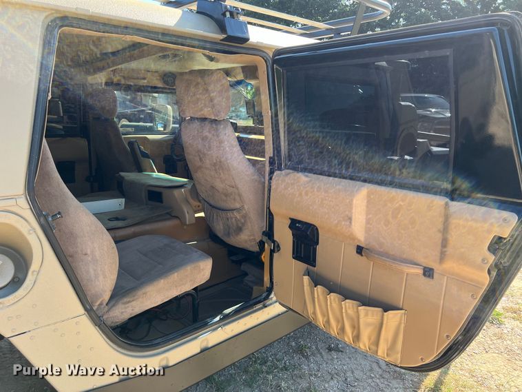 image for item LU9964 1995 AM General Humvee SUV