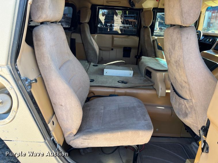 image for item LU9964 1995 AM General Humvee SUV