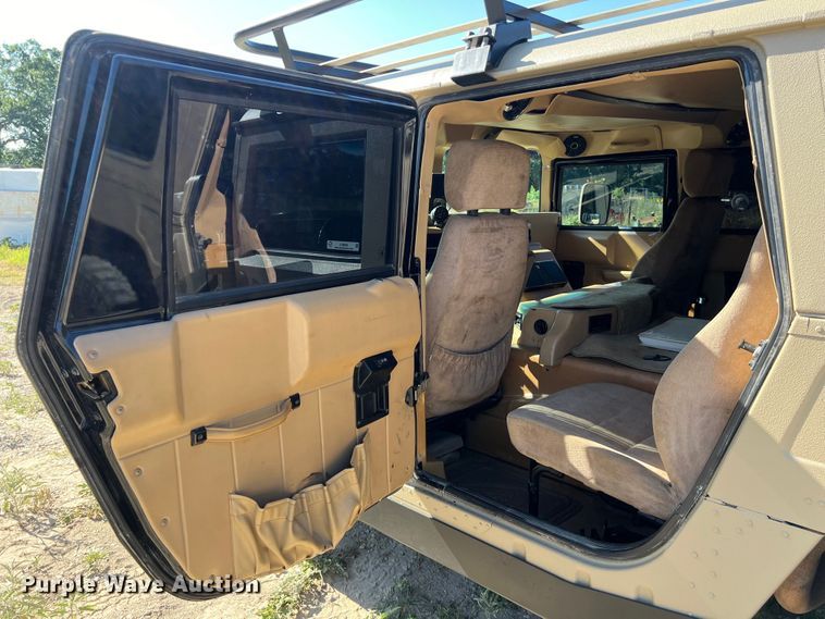 image for item LU9964 1995 AM General Humvee SUV