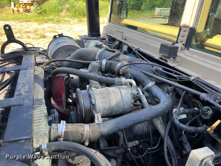 image for item LU9964 1995 AM General Humvee SUV