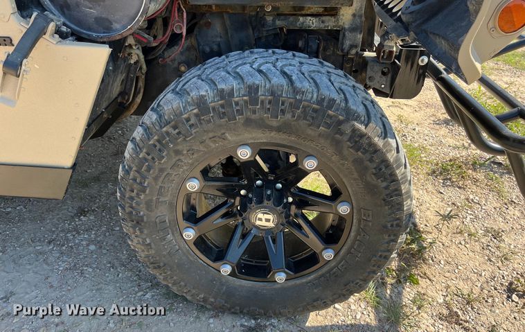 image for item LU9964 1995 AM General Humvee SUV