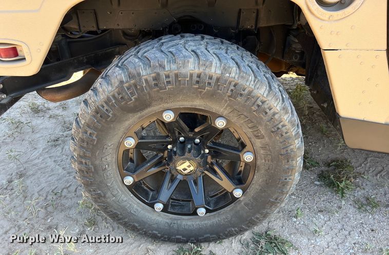 image for item LU9964 1995 AM General Humvee SUV