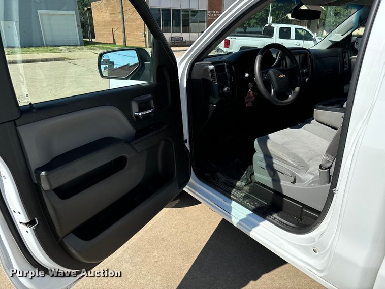 image for item MU9826 2016 Chevrolet  Silverado 1500 pickup truck