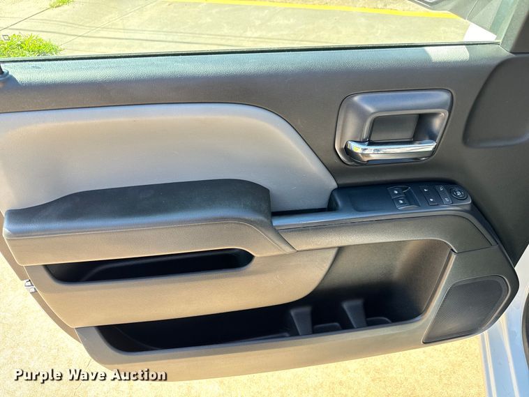 image for item MU9826 2016 Chevrolet  Silverado 1500 pickup truck