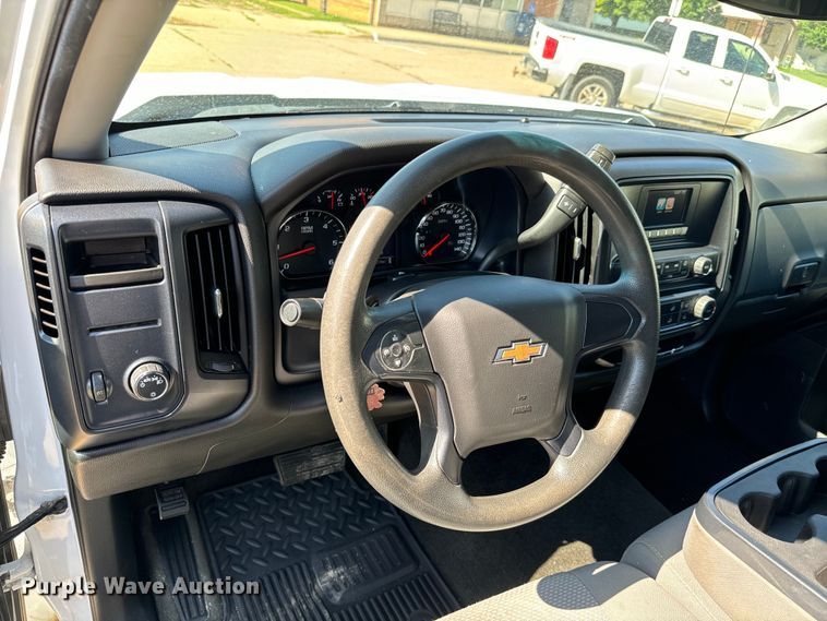 image for item MU9826 2016 Chevrolet  Silverado 1500 pickup truck