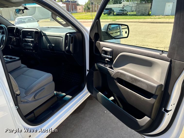 image for item MU9826 2016 Chevrolet  Silverado 1500 pickup truck