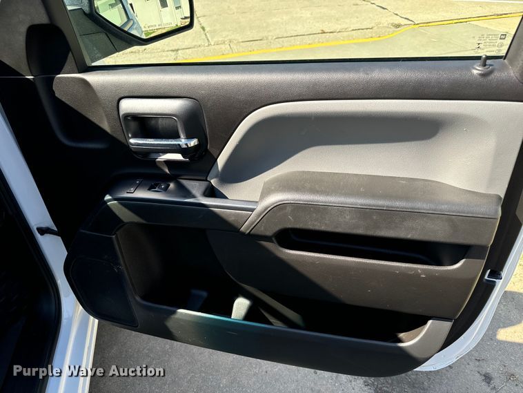 image for item MU9826 2016 Chevrolet  Silverado 1500 pickup truck