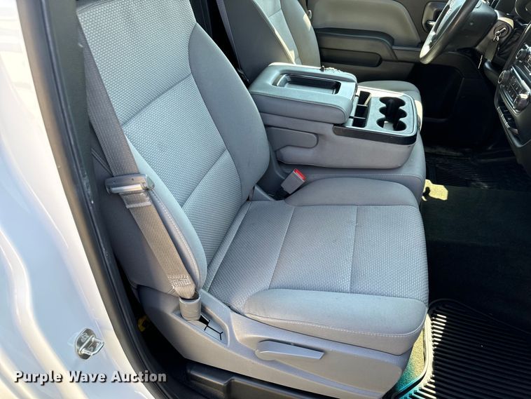 image for item MU9826 2016 Chevrolet  Silverado 1500 pickup truck