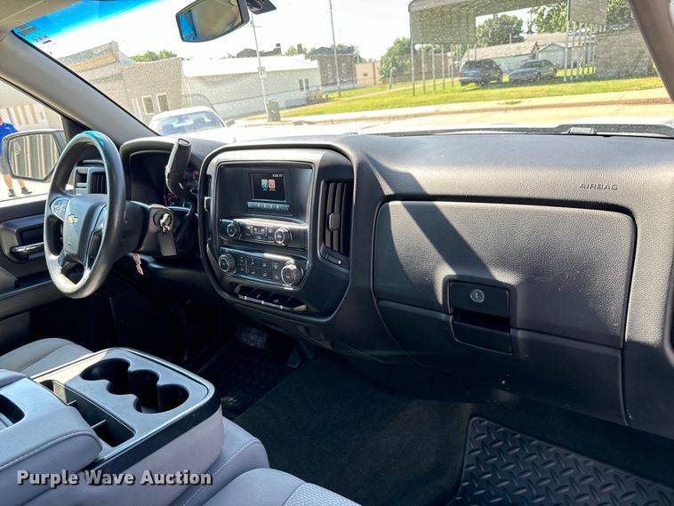 image for item MU9826 2016 Chevrolet  Silverado 1500 pickup truck