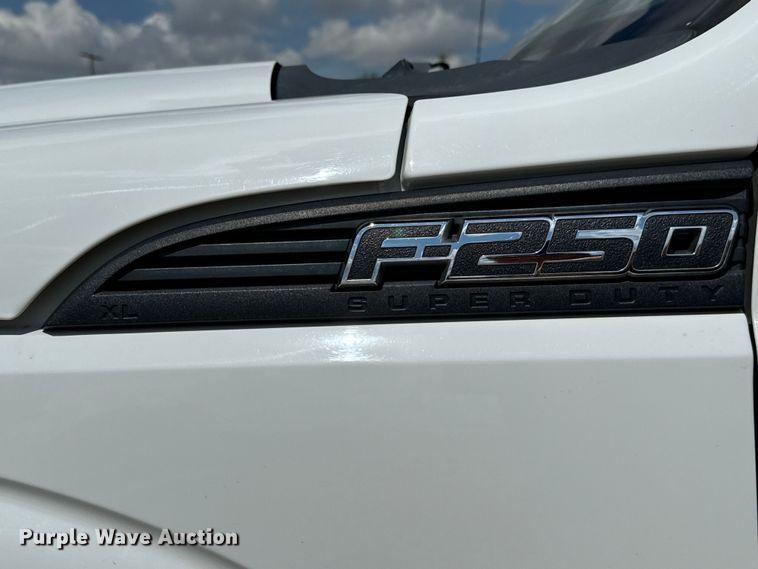 image for item MU9832 2014 Ford  F250 Super Duty XL  SuperCab pickup truck