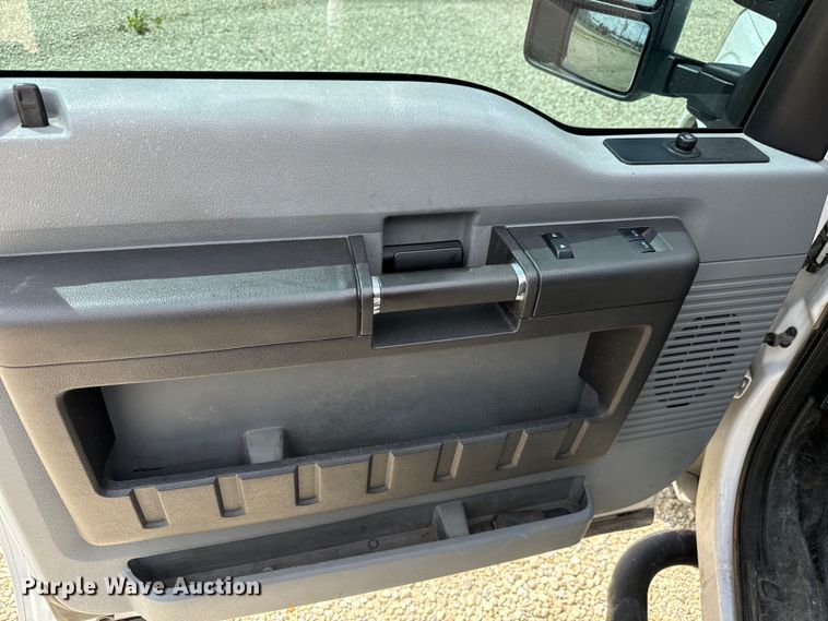 image for item MU9832 2014 Ford  F250 Super Duty XL  SuperCab pickup truck