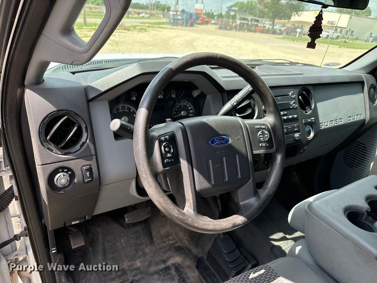 image for item MU9832 2014 Ford  F250 Super Duty XL  SuperCab pickup truck