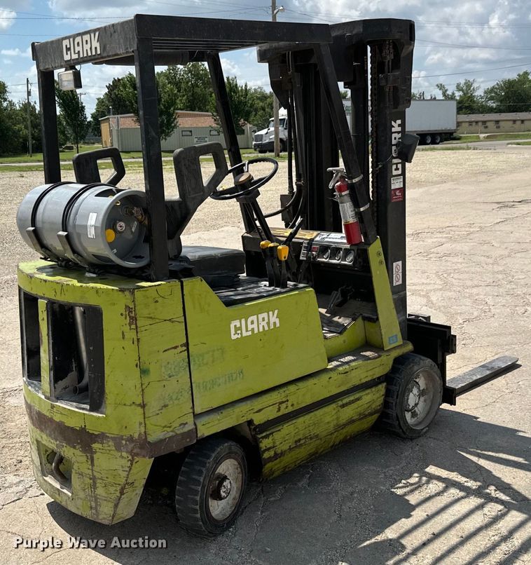 image for item MU9833 Clark GCS22 forklift